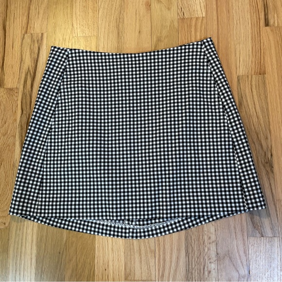 Urban Outfitters Dresses & Skirts - Urban Outfitters Black and White Gingham Mini Skirt with Side Pockets Size Small